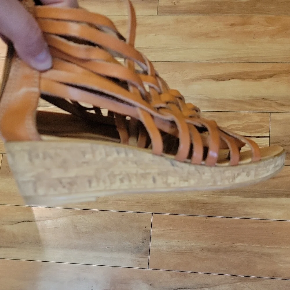 B&B Greek Leather Size 39 Tan Wedge Sandals With Zipper Back Closure